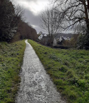 Allée de Coat Amour, qui surplombe la route de Paris à Morlaix