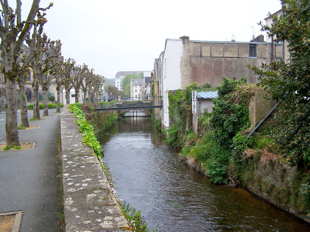 L'allée du Poan Ben, longée par le Jarlot à Morlaix