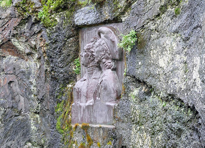 Le médaillon de Corbière, cours Beaumont à Morlaix